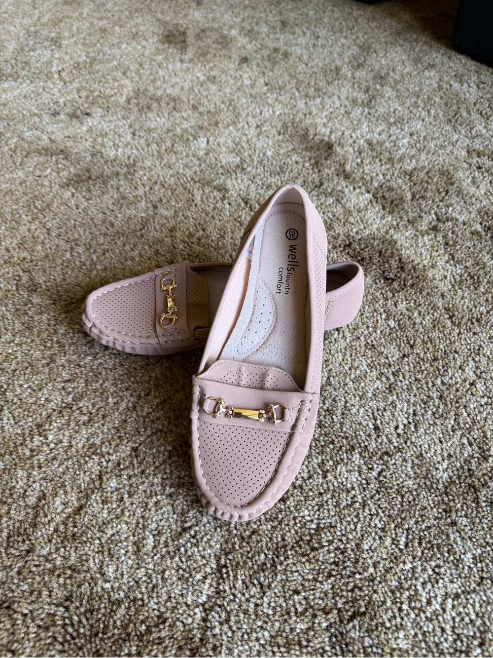 Tan Wells Fountn Comfort loafers with gold buckle detail; perfect condition